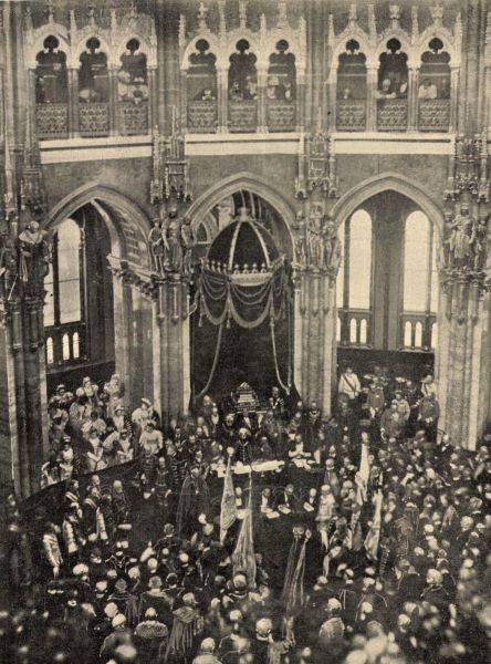  Az ünnepi országgyűlés a koronával, Ellinger Ede felvétele. 1896.