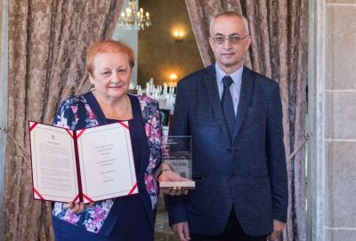 Ramháb Mária nyugalmazott megyei könyvtárigazgató 2021. november 30-án átvette a Nagy Miklós-díjat.