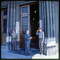 Beléptetési ellenőrzés az Országház bejáratánál, 1984