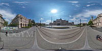 Az Országház keleti homlokzata, a Kossuth Lajos tér az országzászlóval, vízmedencével, 360 fokos panoráma felvételen, 2020
